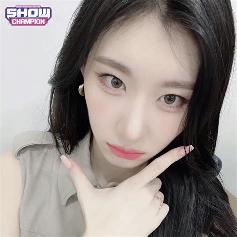 李彩图片