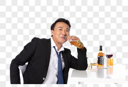 与父亲喝酒免抠元素-喝酒商务人士形象素材-PNG图片下载-摄图网