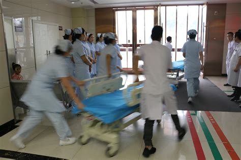 强化急救技能，铸就高效团队 - 新闻动态 - 湖南省交通医院