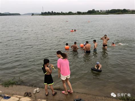 《图文快讯》夏季溺水事件多发，我市泳协多水域宣传普及“防溺水安全知识”_游泳
