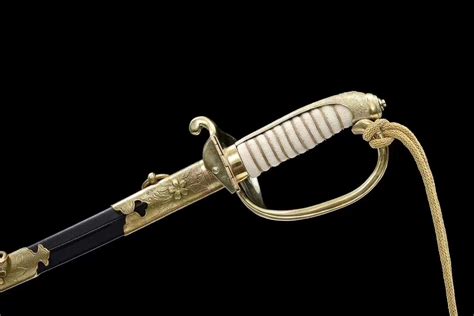 当年袁世凯为了复辟帝制 委托日本匠人制作这把九狮指挥刀 | 北晚新视觉