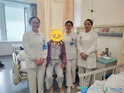 路遇倒地患者 南京鼓楼医院三名护士沉着应对及时抢救_中国江苏网