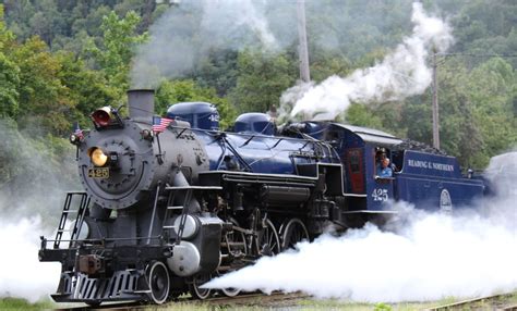 425 Steam Engine — Reading Blue Mountain & Northern: Passenger