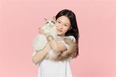 美女主人与猫咪的亲密合影高清图片下载-正版图片501773210-摄图网