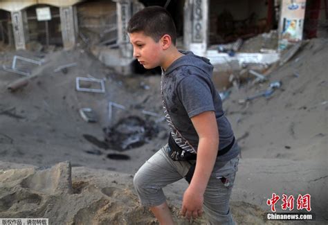 巴勒斯坦：加沙孩童享受海边惬意生活