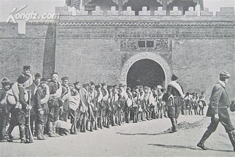老照片：八国联军侵华时期的真实场景，义和拳团民被斩首屠杀