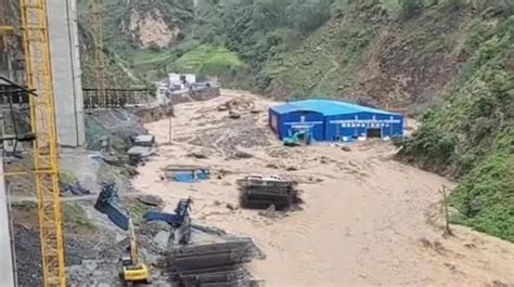 四川省平武县因降雨河水暴涨突发山洪，致3人死亡5人失联 - 青岛新闻网