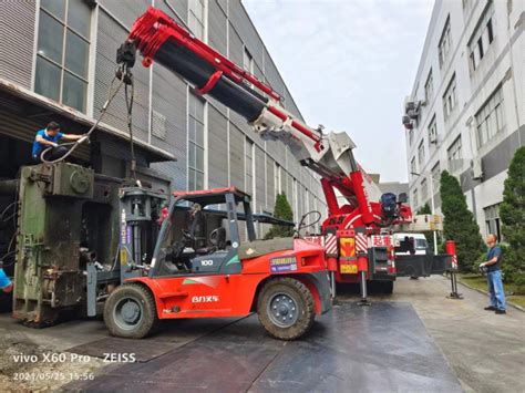 大型设备搬运吊装-上海晶利起重设备安装工程有限公司
