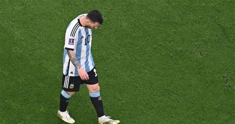 世界媒体评论阿根廷失利：历史性的冷门！梅西遭遇奇耻大辱|莱昂内尔·梅西|阿根廷|世界杯_新浪新闻