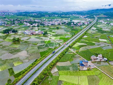 广西贺州：交通畅 农村美-人民图片网
