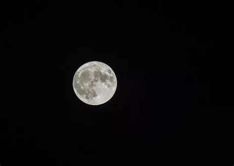为什么白天还能看见月亮 ，为什么白天也能看到月亮呢 - 闪电鸟