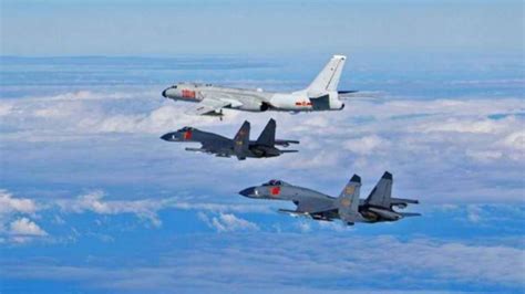 “轰六”战机绕台湾飞行 台军方首次公布台军机伴飞照 - 军事航空 - 航空圈——航空信息、大数据平台
