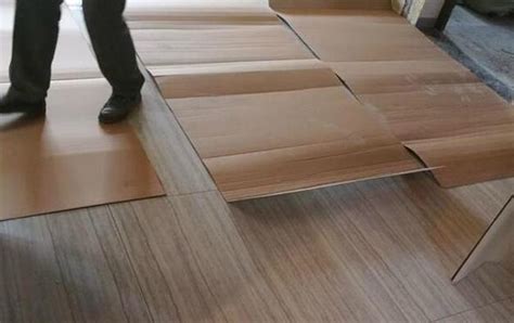 地板纸有毒吗？家居使用地板纸好还是地板革比较好呢？ - 地板 - 装一网