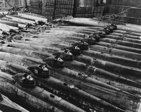 二战时期日军的袖珍潜艇 - 派谷老照片修复翻新上色
