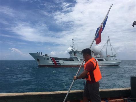 菲媒：中国海警船在黄岩岛海域撞毁3艘菲渔船|卡加延德奥罗|韩媒_凤凰资讯