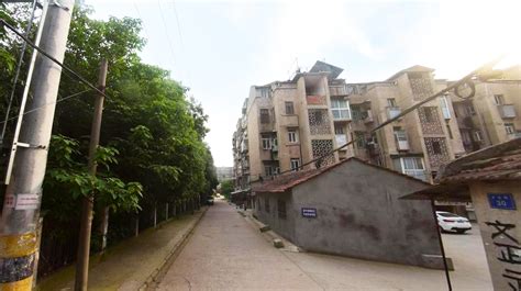 打卡武汉远郊低调旧小区：遍布灰色系居民楼，充满八十年代复古风