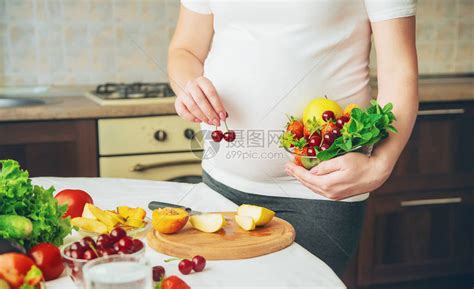 孕妇吃蔬菜和水果有选择高清图片下载-正版图片506621368-摄图网
