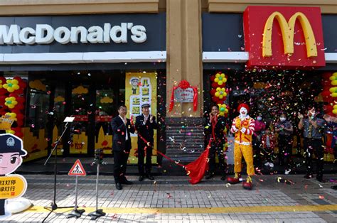 麦当劳进入中国25年来，玩具是最成功的营销|界面新闻 · 商业