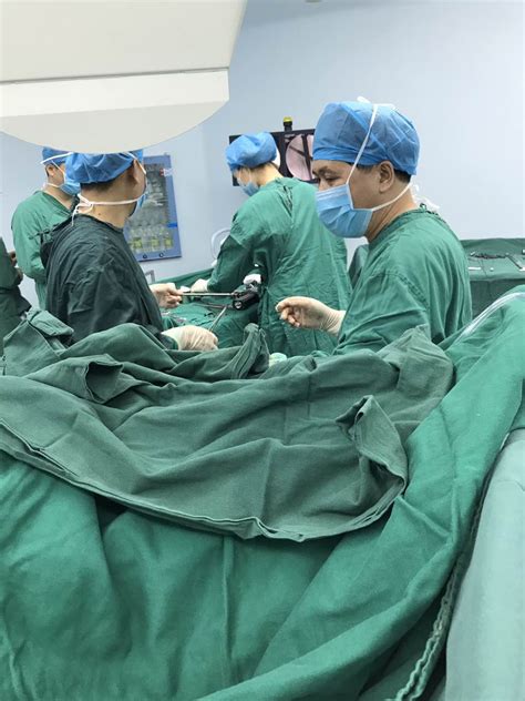 上海九院海南分院(海南西部中心医院) 成功为股骨骨折的百岁老人施行手术