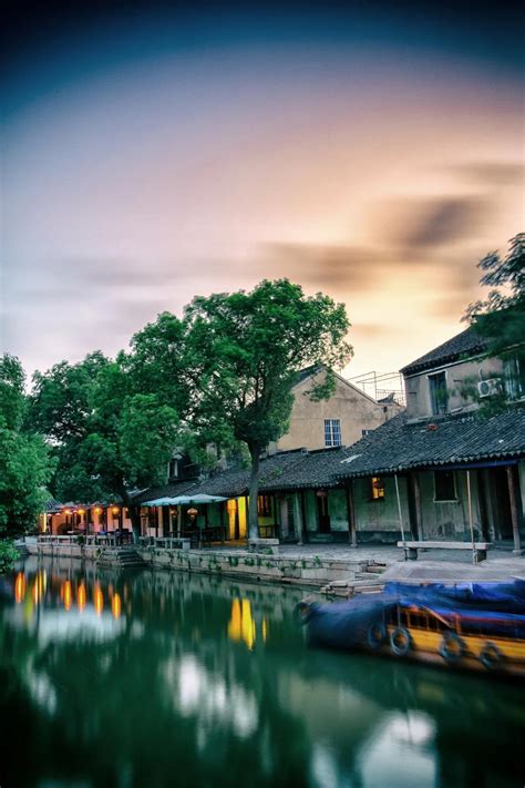 同里古镇以小桥、流水、人家著称，旧时曾是吴地最富庶的地方