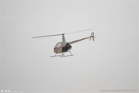我国民用直升机AC352研制圆满成功--26日，中国民用航空局向航空工业哈飞颁发了AC352直升机型号合格证，标志着该型直升机研制工作取得圆满成功，具备了进入国内民用市场的条件
