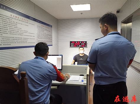 上海铁警一天内抓获2名网上在逃人员_媒体报道_抓逃犯-全国在逃人员查询网站