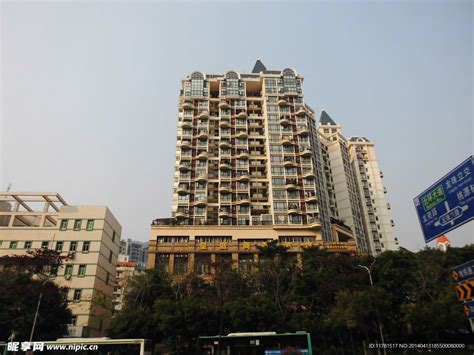 探访重庆“楼顶上是公路”网红建筑：居民认为正常得很 - 封面新闻