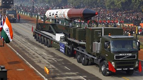 印度大阅兵亮出多款新武器 硕大反卫星拦截弹抢眼_凤凰网