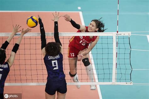 中国女排今年各项赛事完败日本！唯独二队亚洲杯丢冠，却被表扬|中国女排|排球|排球比赛_新浪新闻