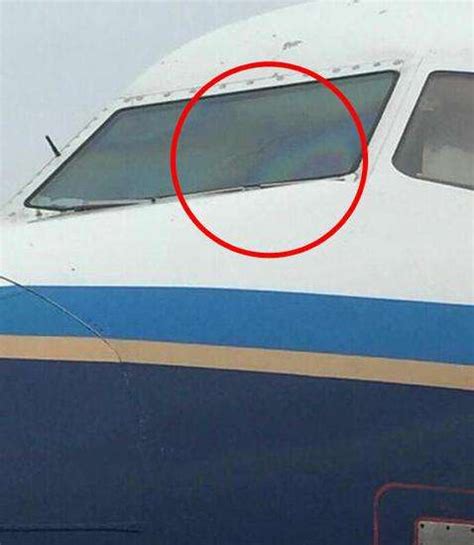 川航航班风挡玻璃破裂:4名乘客亲历27分钟生死线|航班|飞机|川航_新浪新闻
