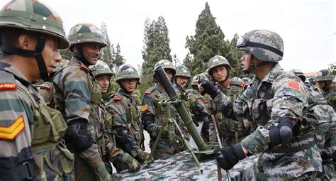 一组图片揭秘反恐尖兵的训练课目 - 中国军网
