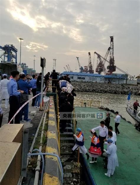珠江口撞船事件获救船员陆续上岸转院