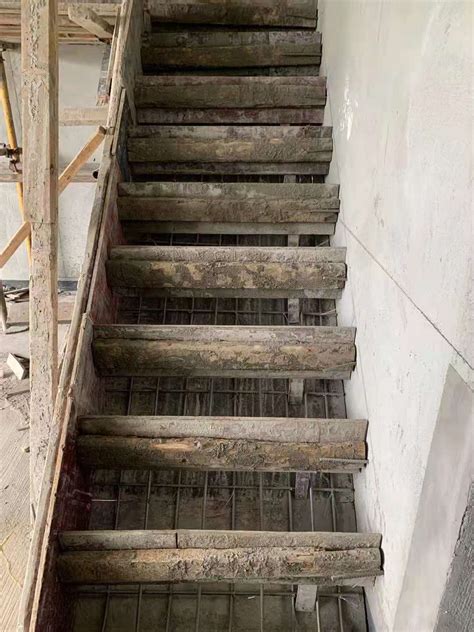 现浇楼梯 -- 四川精益建筑工程公司