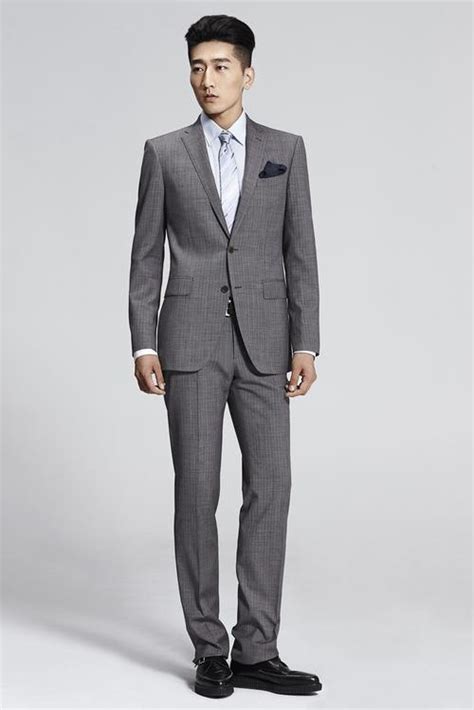 灰色西装配什么颜色领带 浅灰色西装配什么领带_配图网
