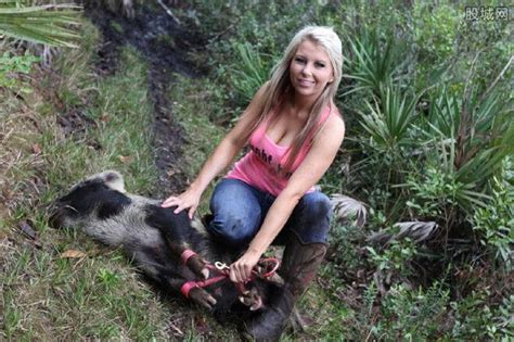 澳洲女子比基尼打猎 野猪种群数量迅速膨胀|澳洲|女子-社会资讯-川北在线