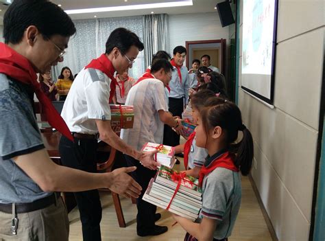 “捐赠图书，学识流芳”毕业季爱心捐书活动顺利启动-西安培华学院-图书馆