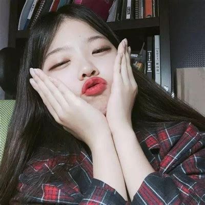 头像自拍姿势甜美女生