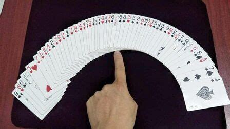 十个简单扑克魔术教学入门 道理很简单只要你表演能力到位