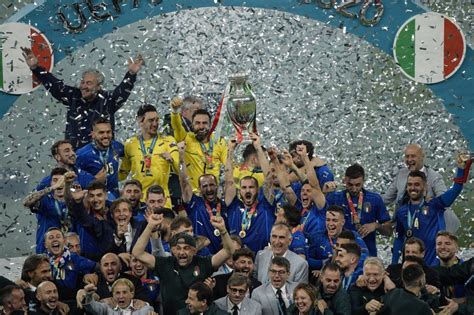 欧洲杯历届冠军一览图 历届欧洲杯冠军表 - 风暴体育