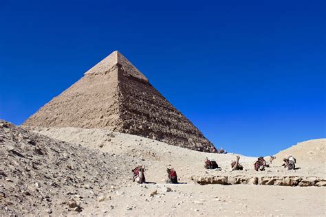 埃及金字塔简介200字左右（关于古埃及金字塔的资料介绍）-满趣屋
