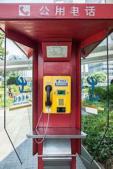 一键叫车、手机充电、3分钟免费通话……长宁街头的公用电话亭有了这些新功能