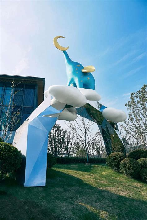 玻璃钢鲸鱼雕塑通体发光美轮美奂-玻璃钢雕塑厂