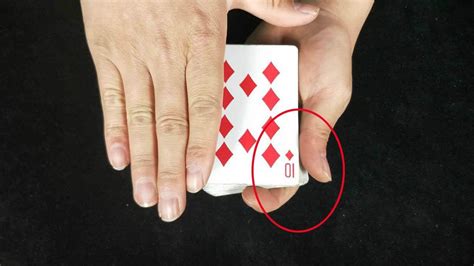 魔术教学：空手变出扑克牌，慢动作教学后，原来是藏在这里！