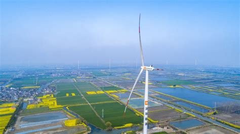 河南民权风电项目首台风机顺利吊装-国际风力发电网