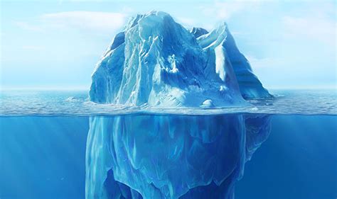 飘在海上奇特造型的冰山图片-露在水面十分之一的冰山素材-高清图片-摄影照片-寻图免费打包下载