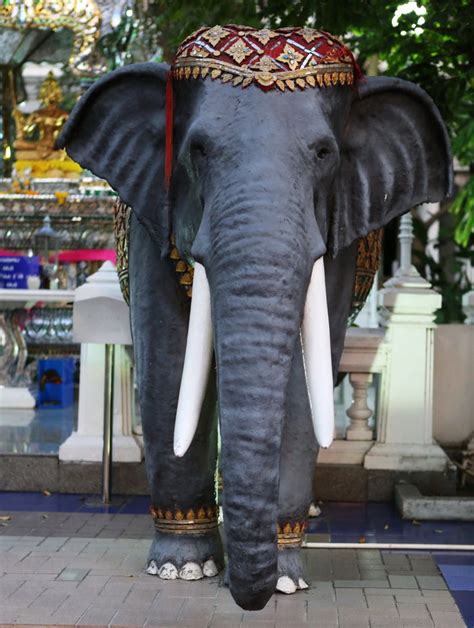 芭提雅街头大象雕像高清图片下载_红动中国