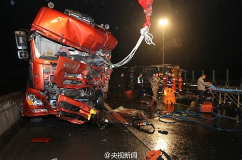 南北高速南宁往钦州发生特大事故 5人当场死亡|车祸|货车|事故_新浪新闻