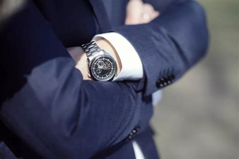 男士手表带那只手?您戴对了吗?|腕表之家xbiao.com