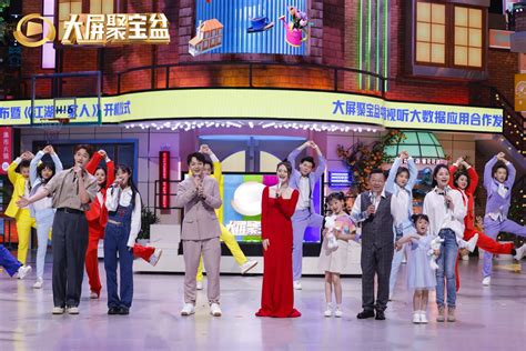 春节喜剧《超能一家人》发布“掰头”版海报 艾伦逆袭对决沈腾