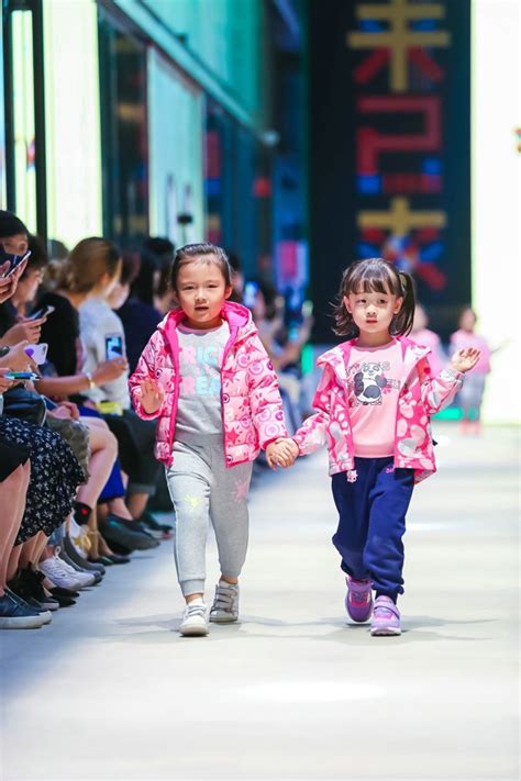 “多一度·有态度”——361°童装精彩亮相2018中国国际儿童时尚周-服饰商情网|CFI